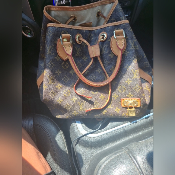 Monogram Bag...Please Read - Picture 9 of 9